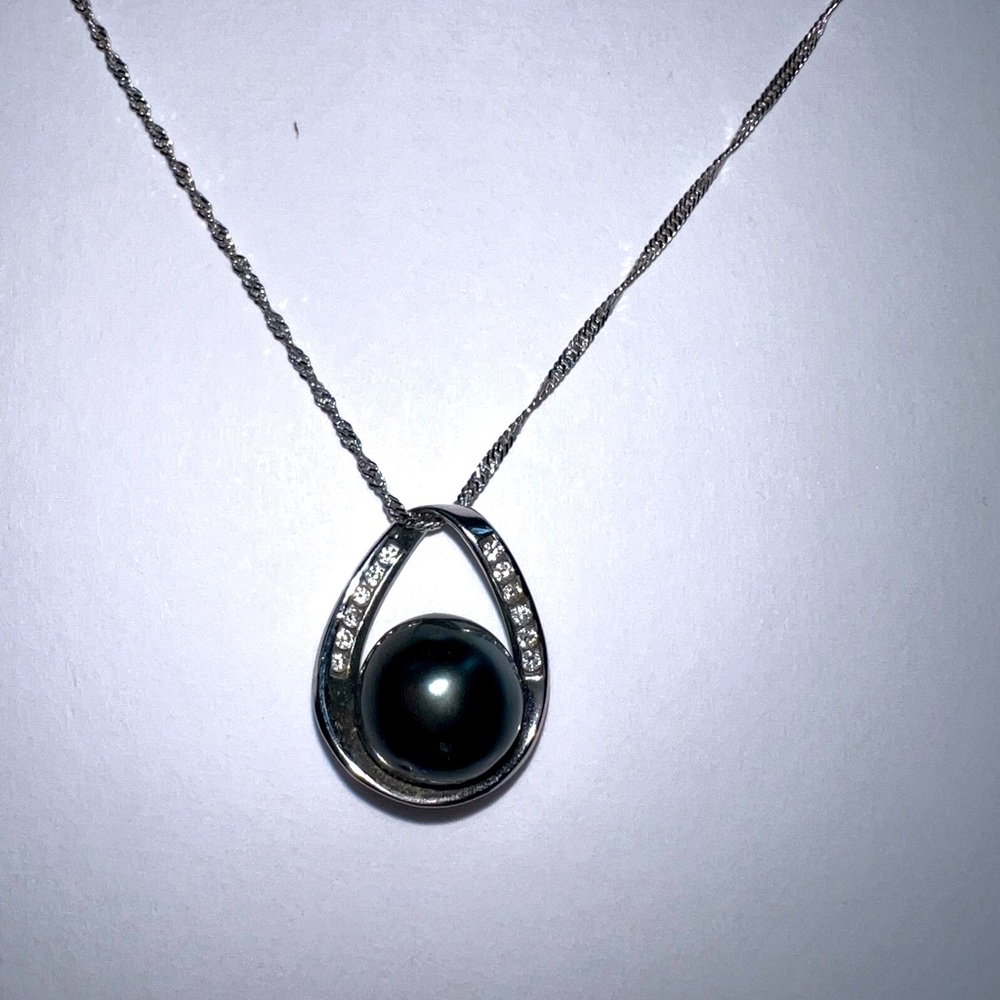 Tahitian Black Pearl and Diamond Pendant Necklace